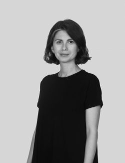 tugce-400x521